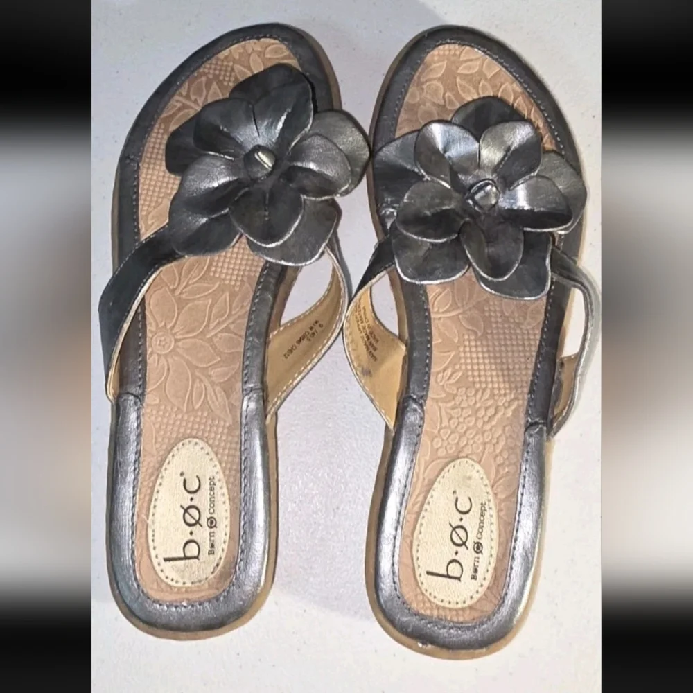 b.o.c. Silver Leather Flower Thong Sandals